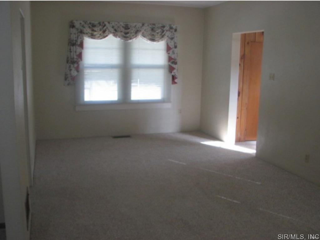 3526 Berkeley Avenue Alton, IL 62002 - Photo 9 of 28 Gallery Image 9