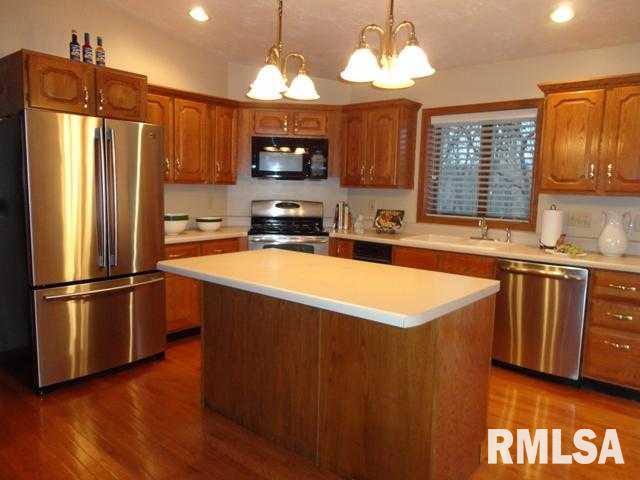 39 Watch Hill Road Rock Island, IL 61201 - Photo 10 of 24 Gallery Image 10