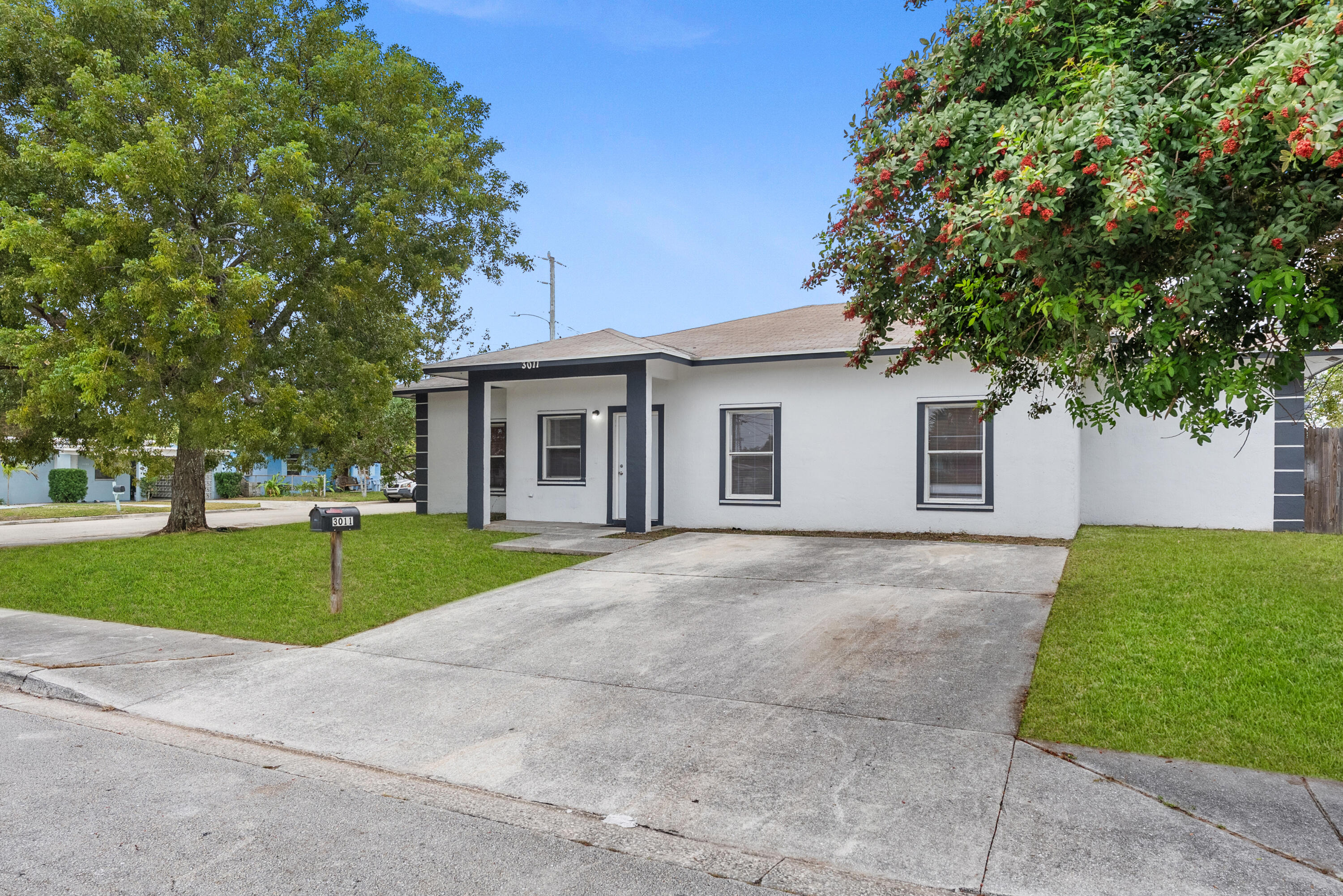 3011 Avenue M Riviera Beach, FL 33404 - Photo 3 of 35 front