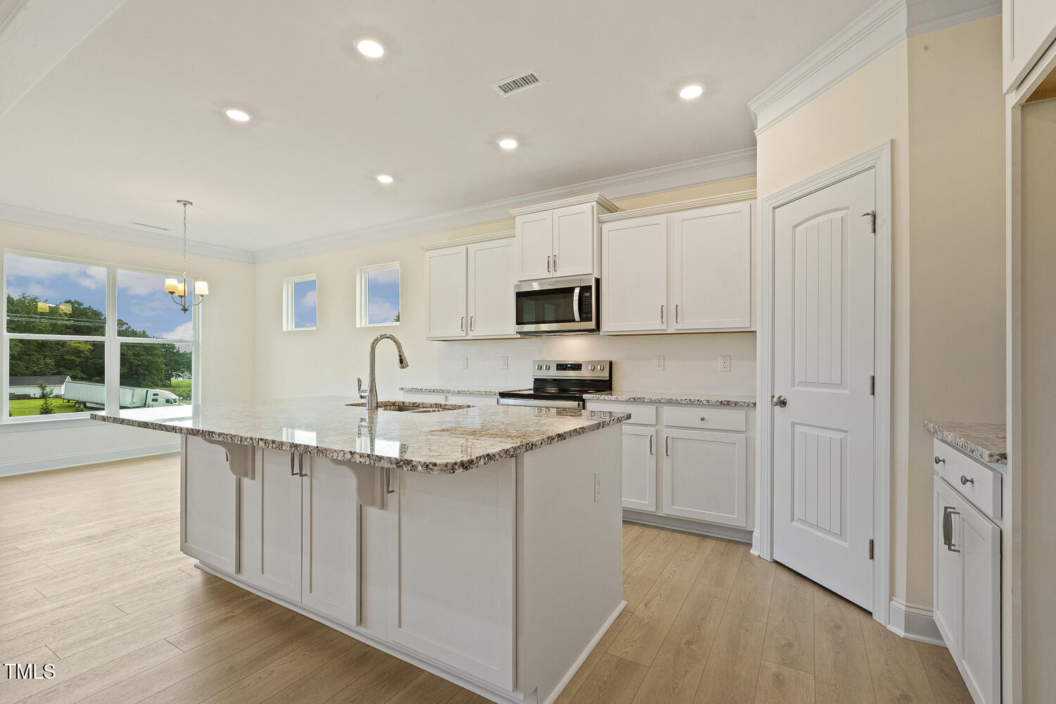 93 Ausban Rdg Lane Four Oaks, NC 27524 - Photo 9 of 33 Kitchen and Nook