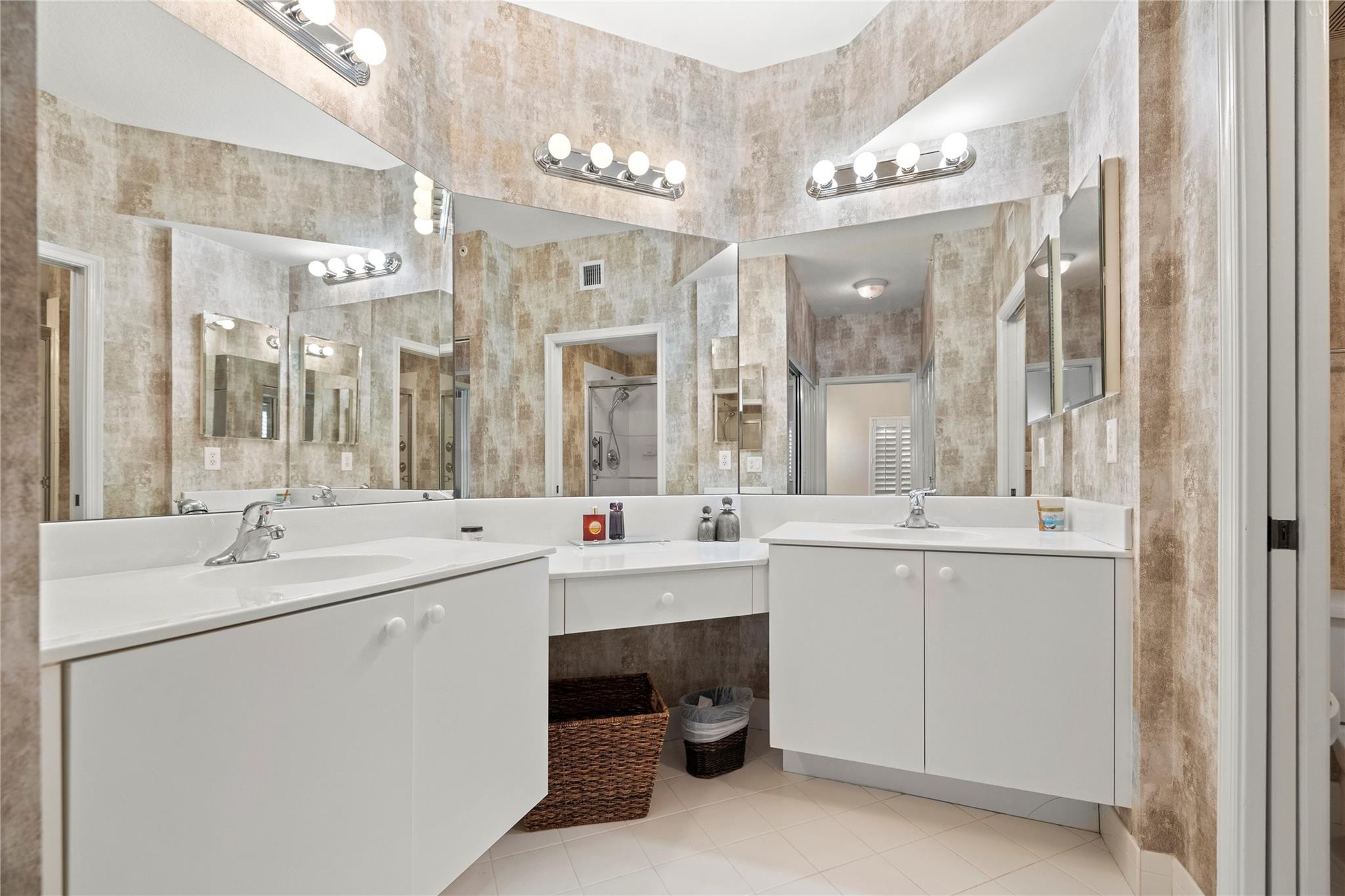 7775 Yardley Drive, Unit 315 Fort Lauderdale, FL 33321 - Photo 20 of 37 Photo 20