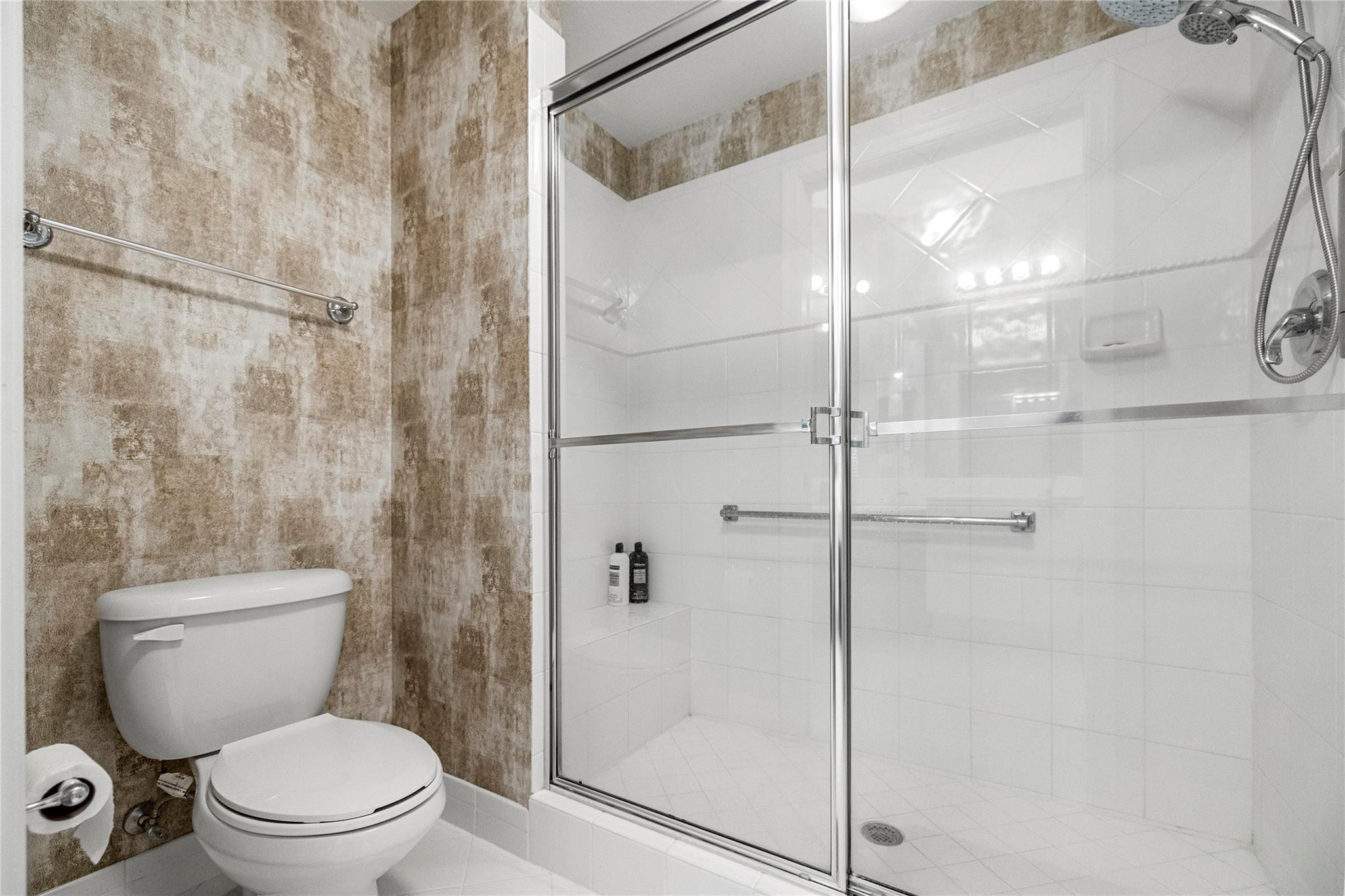 7775 Yardley Drive, Unit 315 Fort Lauderdale, FL 33321 - Photo 22 of 37 Photo 22