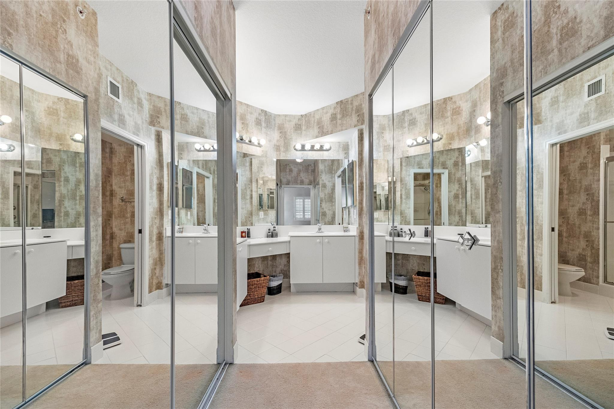 7775 Yardley Drive, Unit 315 Fort Lauderdale, FL 33321 - Photo 23 of 37 Photo 23