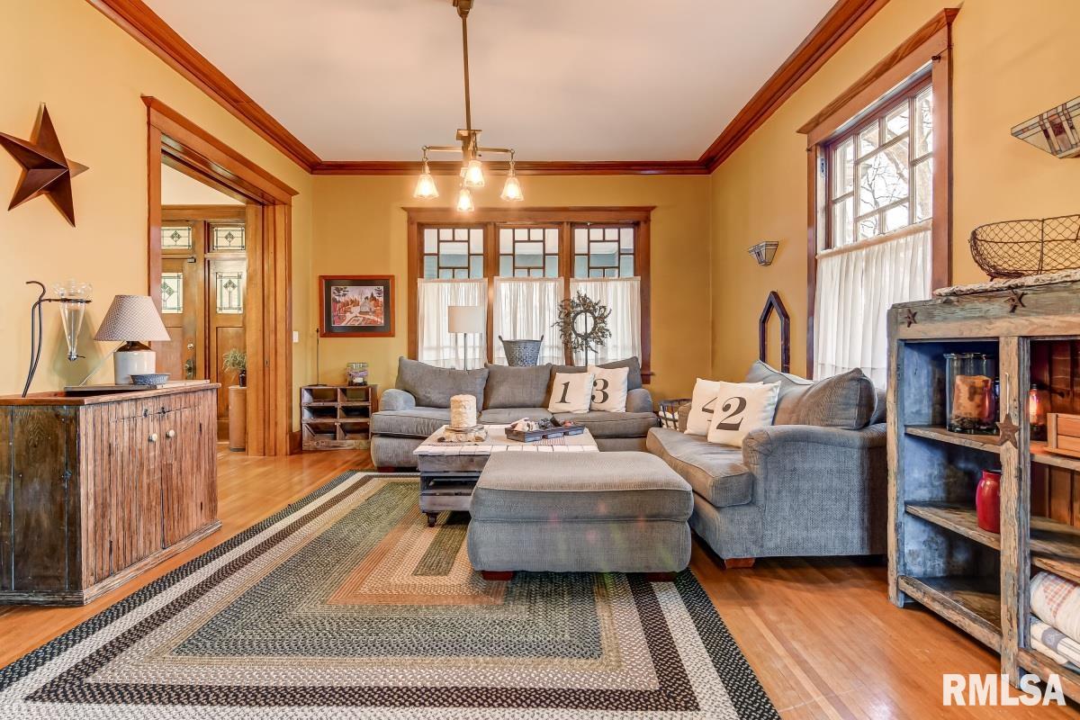 282 South Cass Street Virginia, IL 62691 - Photo 8 of 54