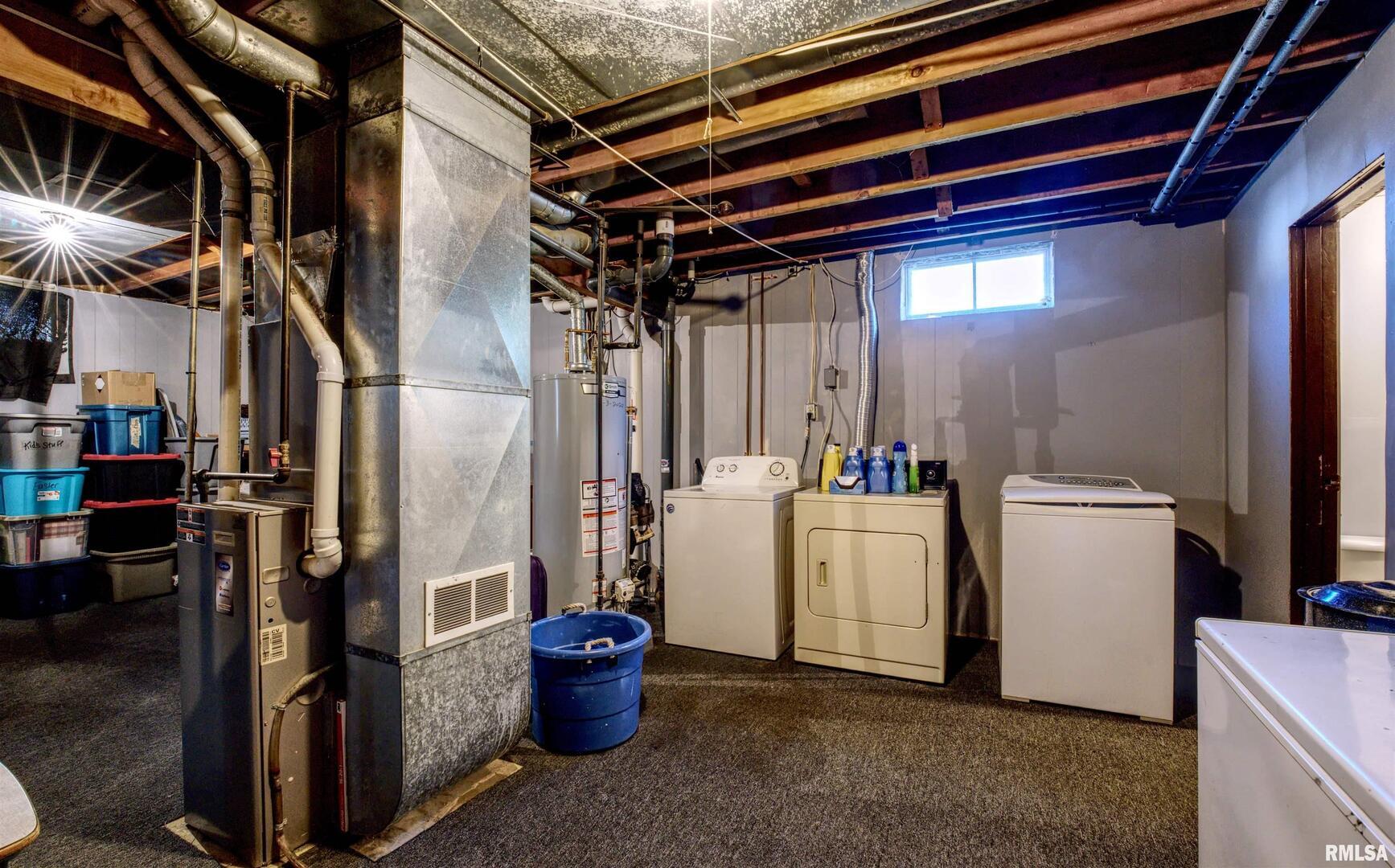 872 5th Avenue North Clinton, IA 52732 - Photo 18 of 19 a utility room with dryer and washer