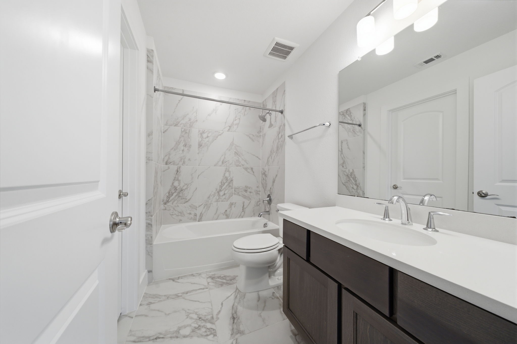 4712 Lorelai Lane Spring, TX 77386 - Photo 26 of 35 Full Bathroom #5 located on the 2nd floor