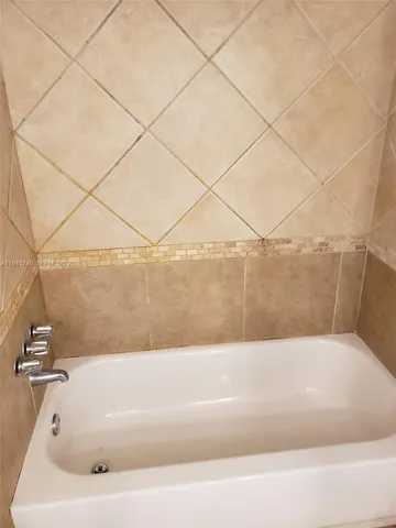 $3,500 | 6770 Indian Creek Drive, Unit 15O, Miami Beach, FL 33141