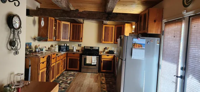 a view of a livingroom with furniture and a ceiling fan