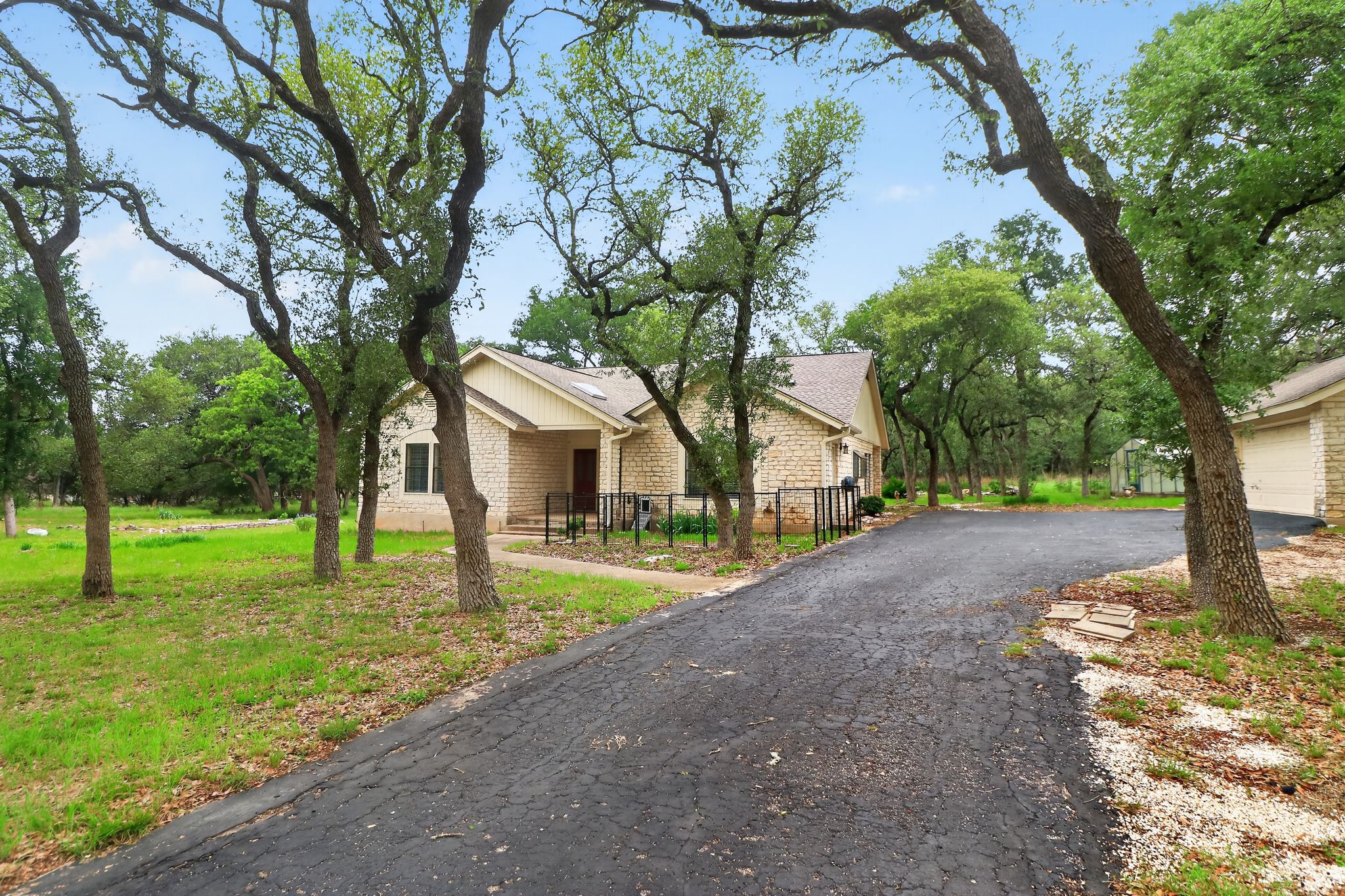 128 Mockingbird Lane Georgetown, TX 78633 - Photo 3 of 32