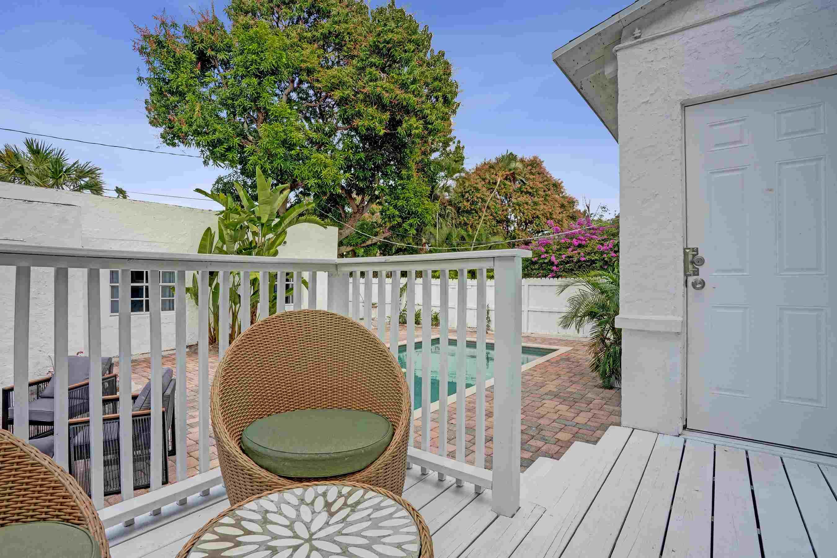 435 35th Street West Palm Beach, FL 33407 - Photo 12 of 21 12 DSC07775