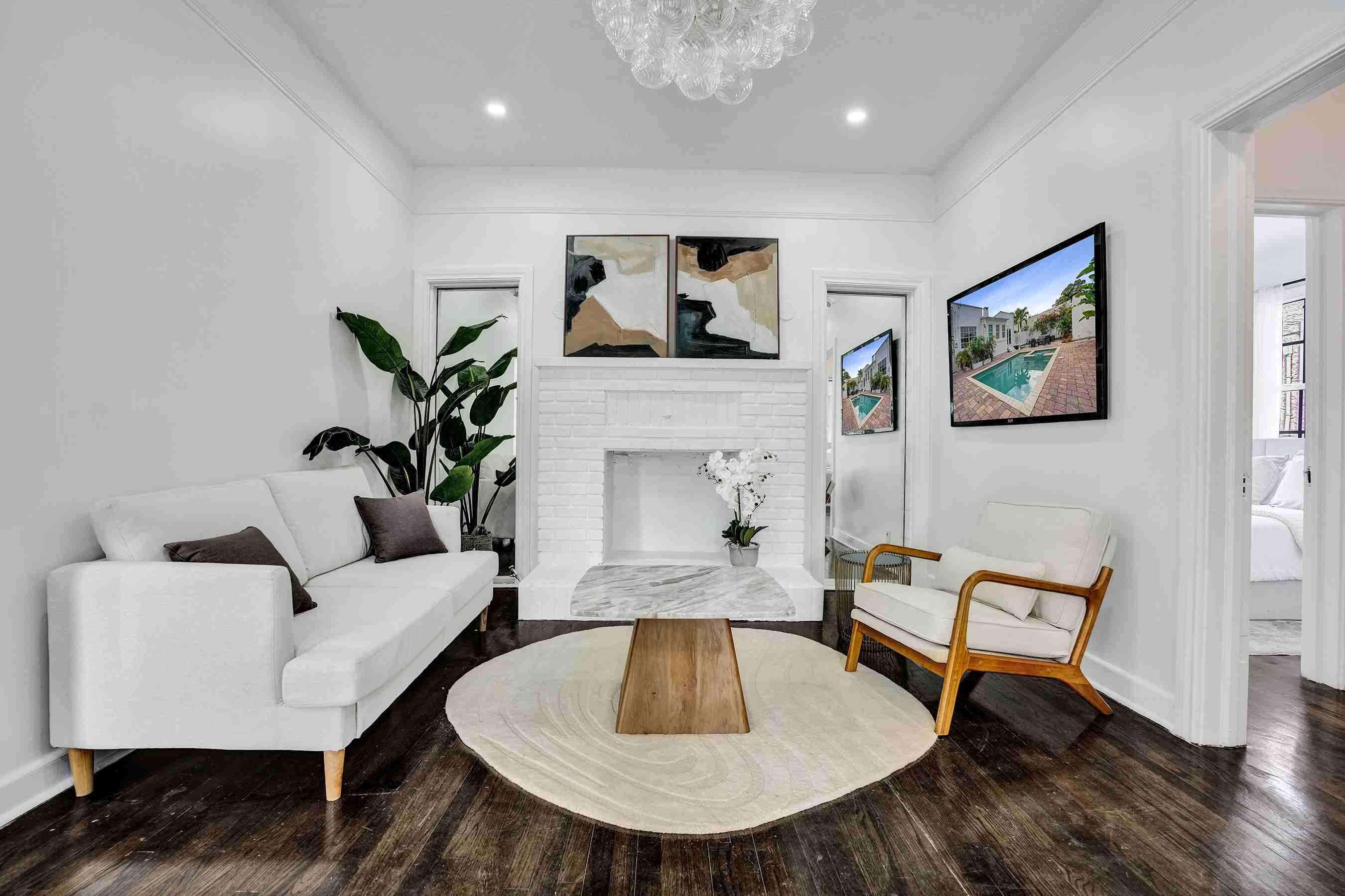 435 35th Street West Palm Beach, FL 33407 - Photo 3 of 21 3 DSC07613