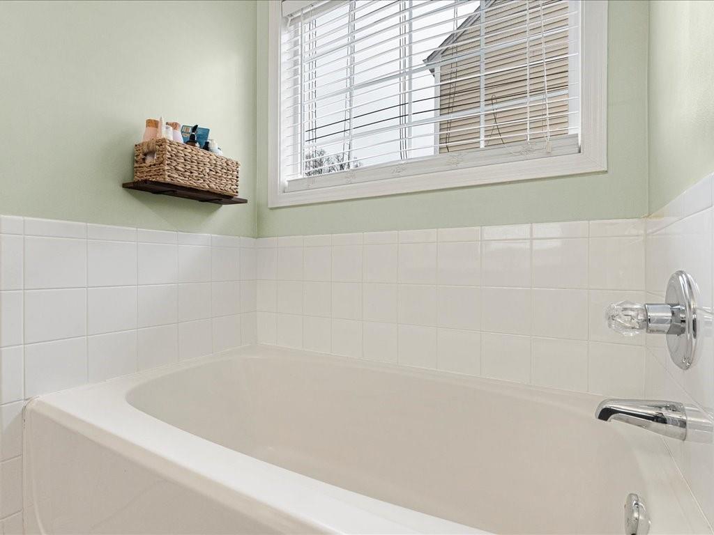 301 Summerstone Court Canton, GA 30114 - Photo 22 of 31 a bathroom with a tub