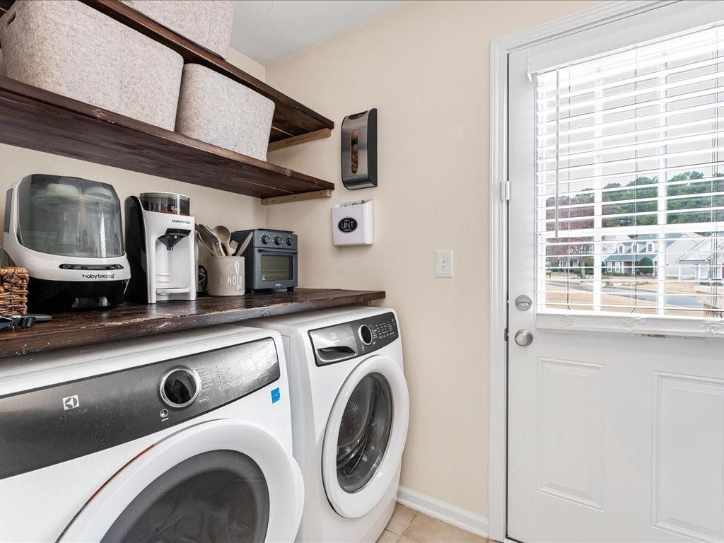 301 Summerstone Court Canton, GA 30114 - Photo 23 of 31 a utility room with dryer and washer