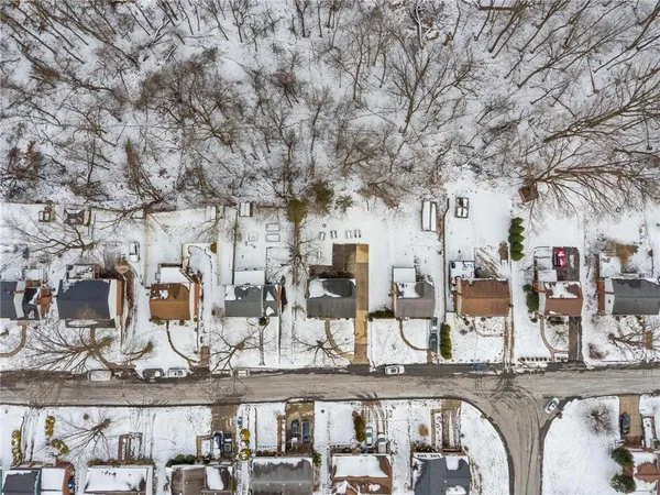 a picture of city view with lake view