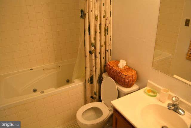 150 Hideaway Road Linden, VA 22642 - Photo 18 of 30 Bath
