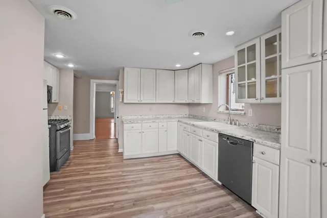 $2,100 | 217 South Cross Street, Unit LOWR, Oconomowoc, WI 53066