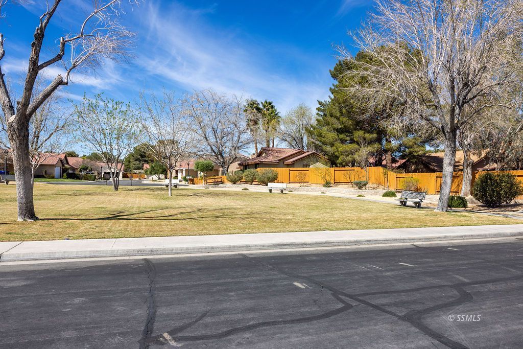 201 Washington Way Ridgecrest, CA 93555 - Photo 8 of 28