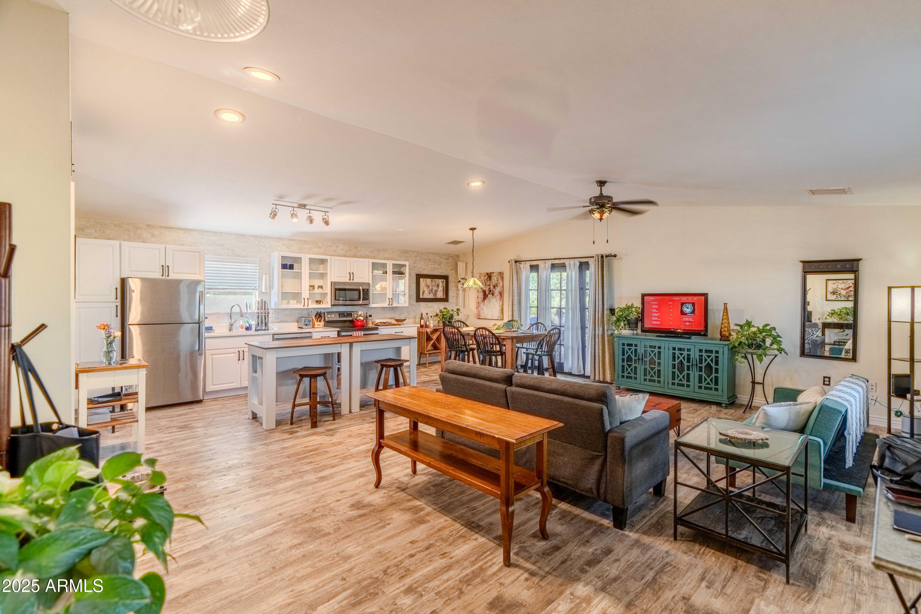 4555 Quail Hollow Road Rimrock, AZ 86335 - Photo 8 of 51 17 - Living Room
