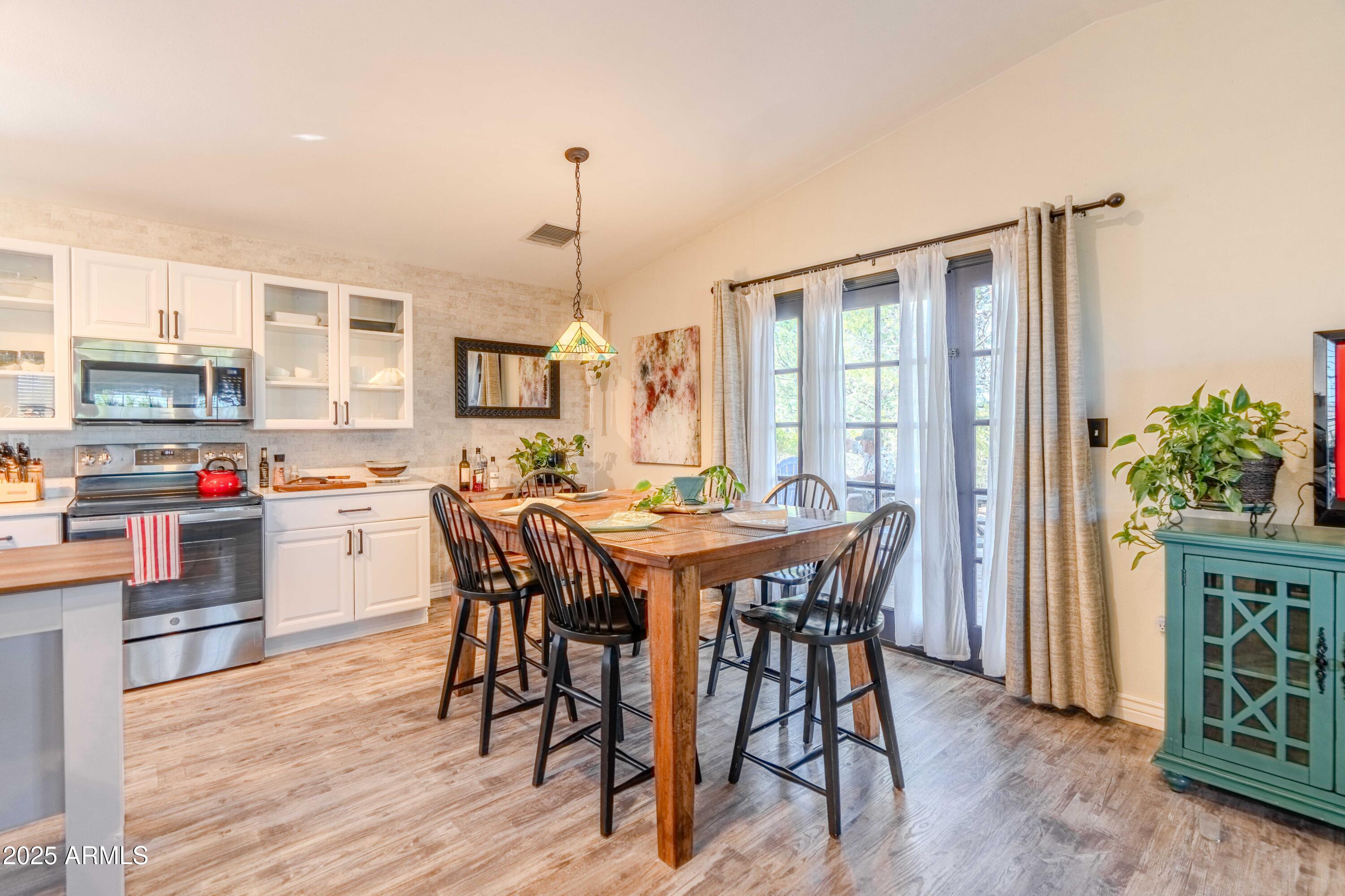 4555 Quail Hollow Road Rimrock, AZ 86335 - Photo 9 of 51 19 - Dining