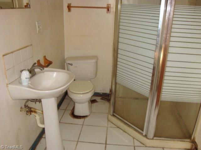 128 Penny Road Jamestown, NC 27282 - Photo 15 of 18 Basement bath