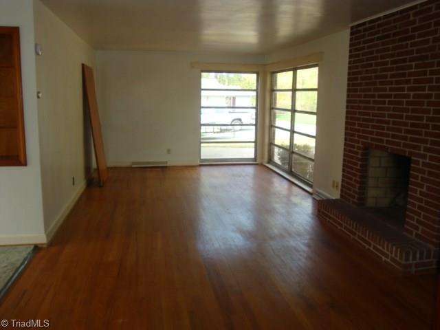 128 Penny Road Jamestown, NC 27282 - Photo 5 of 18 Living room