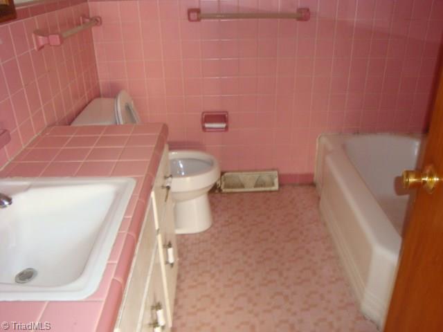 128 Penny Road Jamestown, NC 27282 - Photo 6 of 18 Bath 1