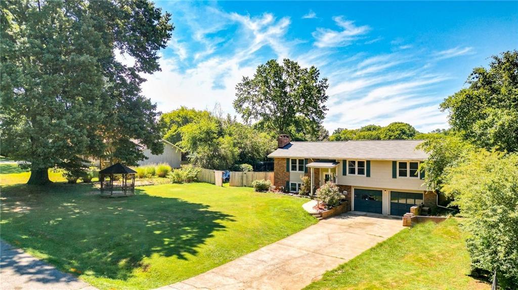 97 Bishop Dr Northwest