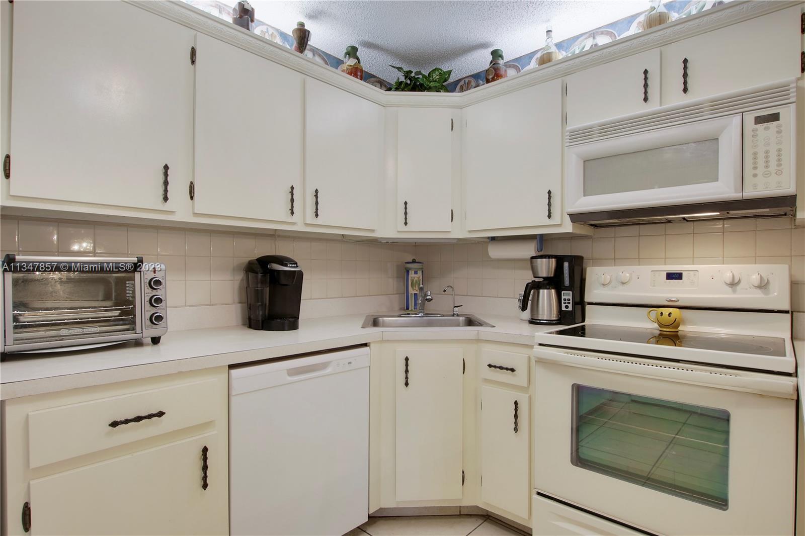 331 Pine Ridge Circle, Unit A2 Greenacres, FL 33463 - Photo 8 of 33 Gallery Image 8