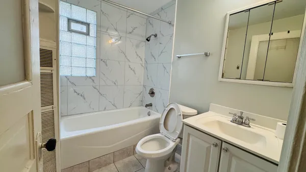 $1,800 | 1024 East Brady Street, Unit 1, Milwaukee, WI 53202