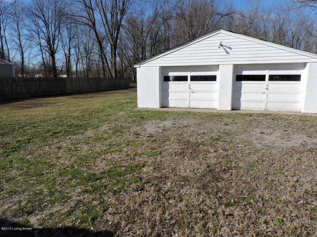 1111 Penile Road Louisville, KY 40272 - Photo 19 of 26 Huge Garage