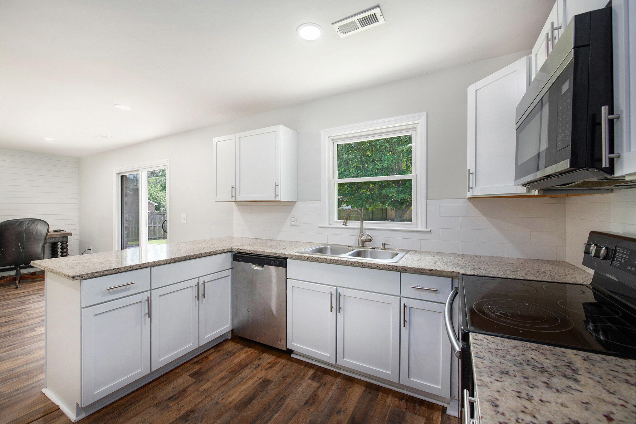 115 Myers Road Summerville, SC 29486 - Photo 8 of 17 008_file_11