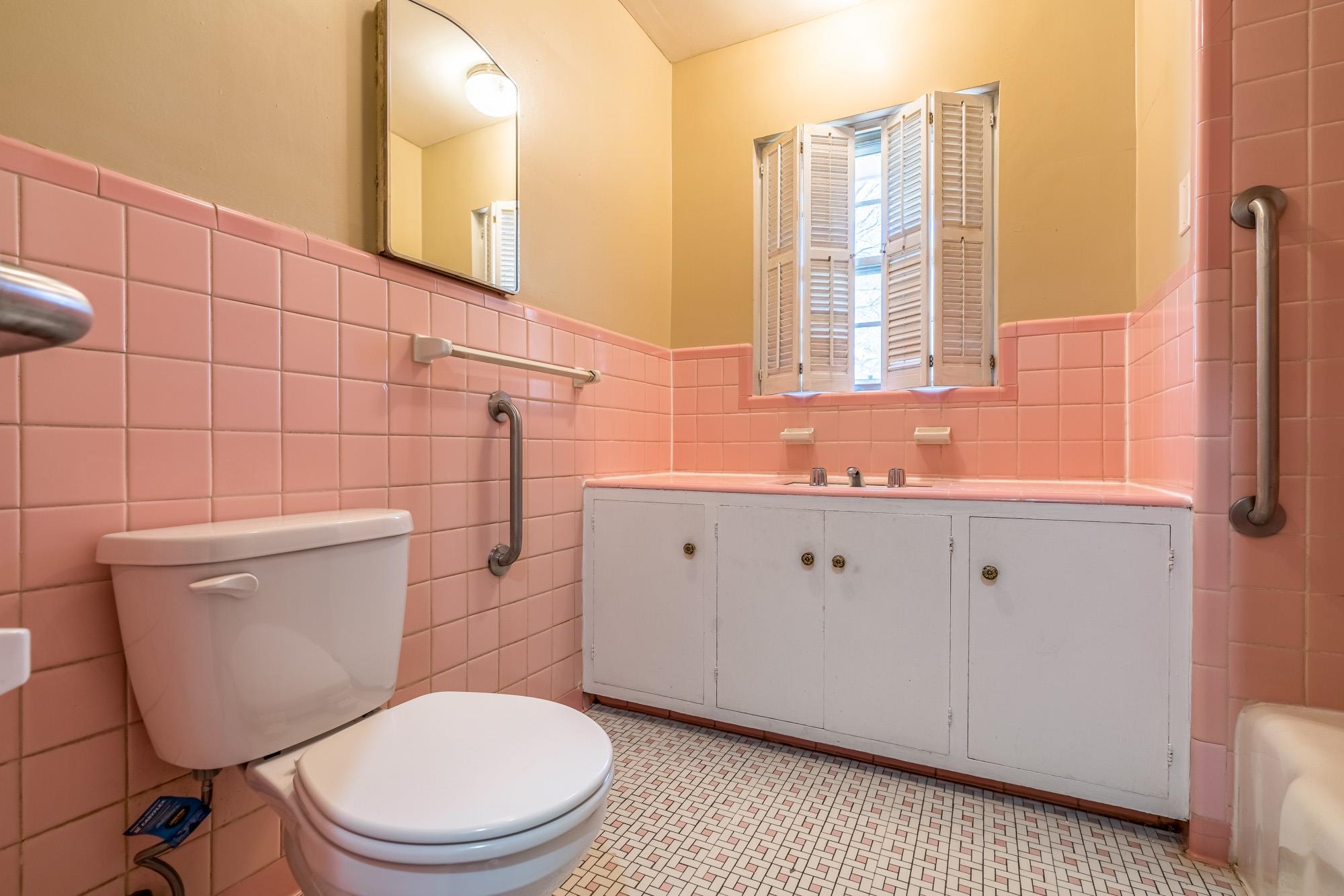 1117 South Perkins Road Memphis, TN 38117 - Photo 19 of 24 a bathroom with a sink a toilet and shower