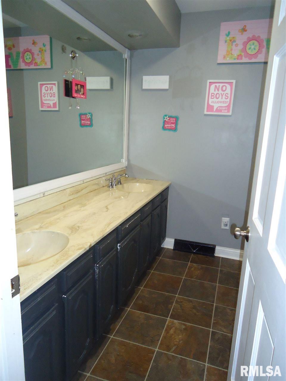 5 Ross Drive Springfield, IL 62711 - Photo 12 of 26 Gallery Image 12