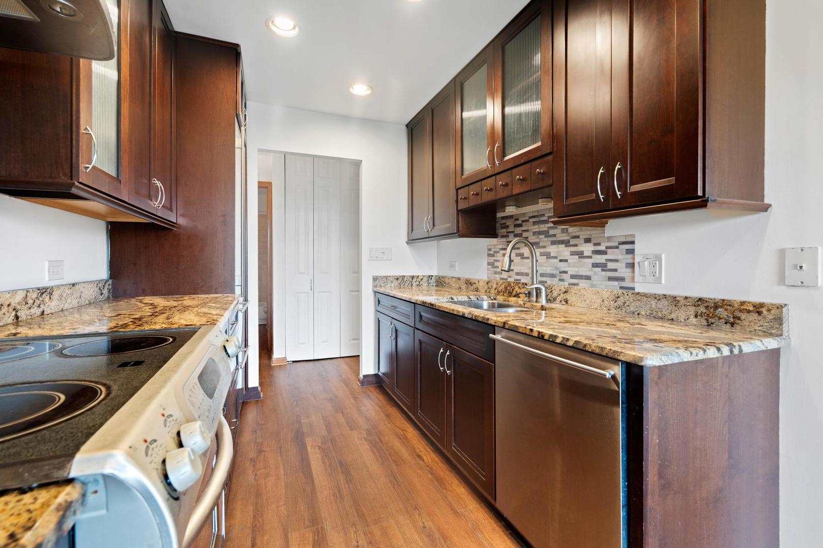 502 West Huntington Commons Road, Unit 443 Mount Prospect, IL 60056 - Photo 11 of 28