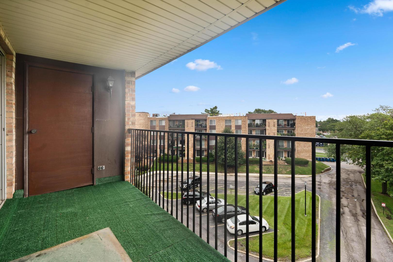 502 West Huntington Commons Road, Unit 443 Mount Prospect, IL 60056 - Photo 20 of 28