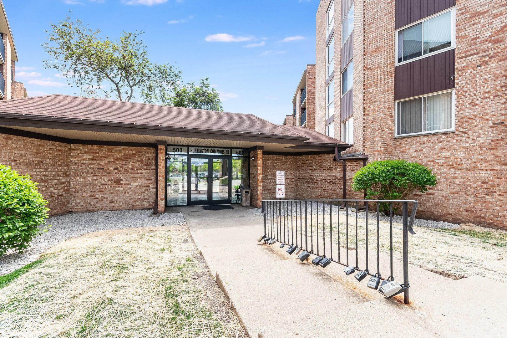 502 West Huntington Commons Road, Unit 443 Mount Prospect, IL 60056 - Photo 2 of 28