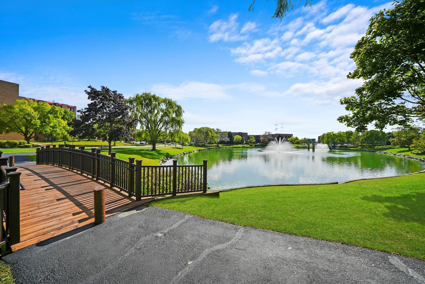 502 West Huntington Commons Road, Unit 443 Mount Prospect, IL 60056 - Photo 26 of 28