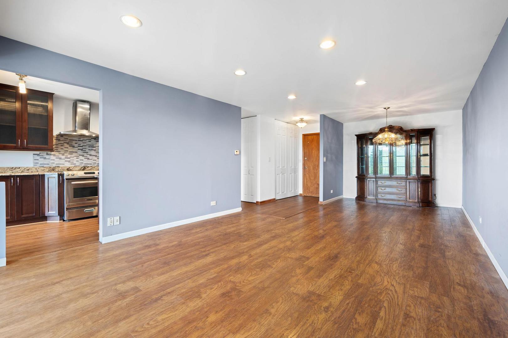 502 West Huntington Commons Road, Unit 443 Mount Prospect, IL 60056 - Photo 6 of 28