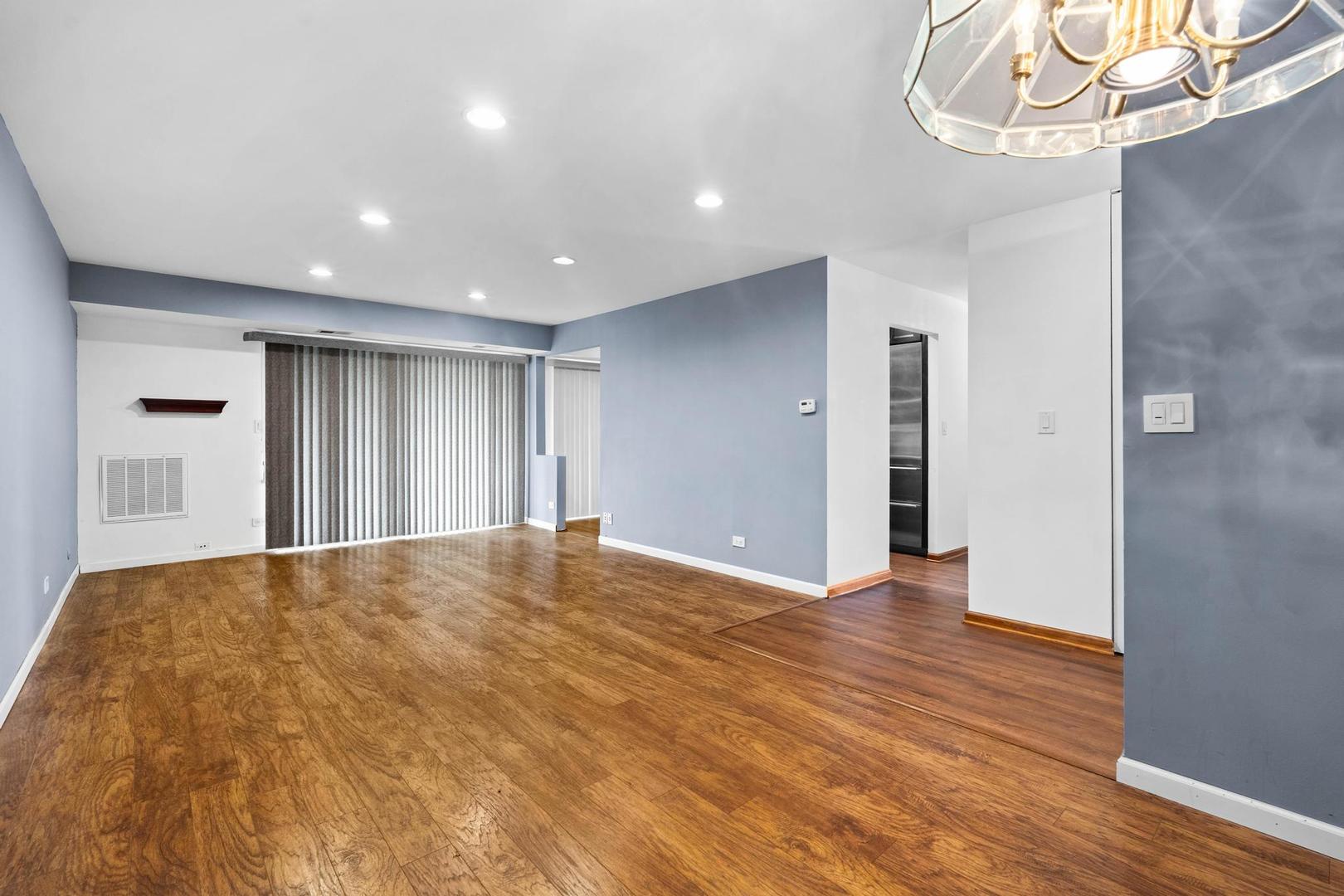 502 West Huntington Commons Road, Unit 443 Mount Prospect, IL 60056 - Photo 8 of 28