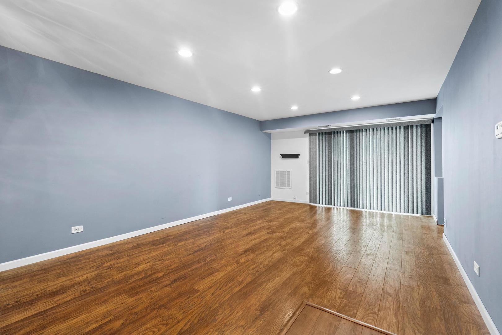 502 West Huntington Commons Road, Unit 443 Mount Prospect, IL 60056 - Photo 9 of 28