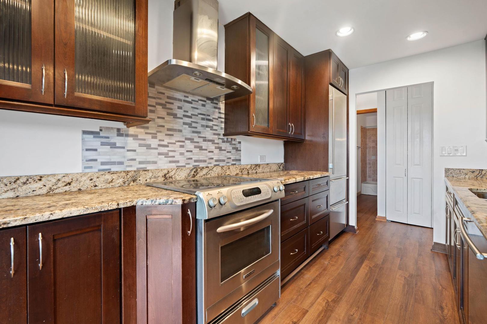 502 West Huntington Commons Road, Unit 443 Mount Prospect, IL 60056 - Photo 10 of 28