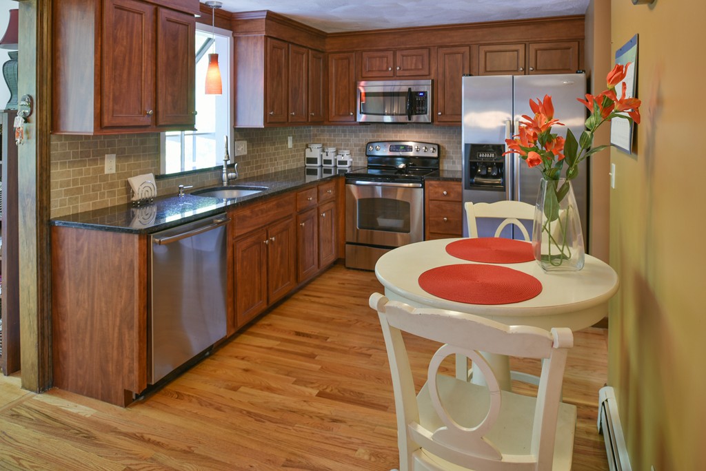 20 Countryside Lane Reading, MA 01867 - Photo 8 of 24