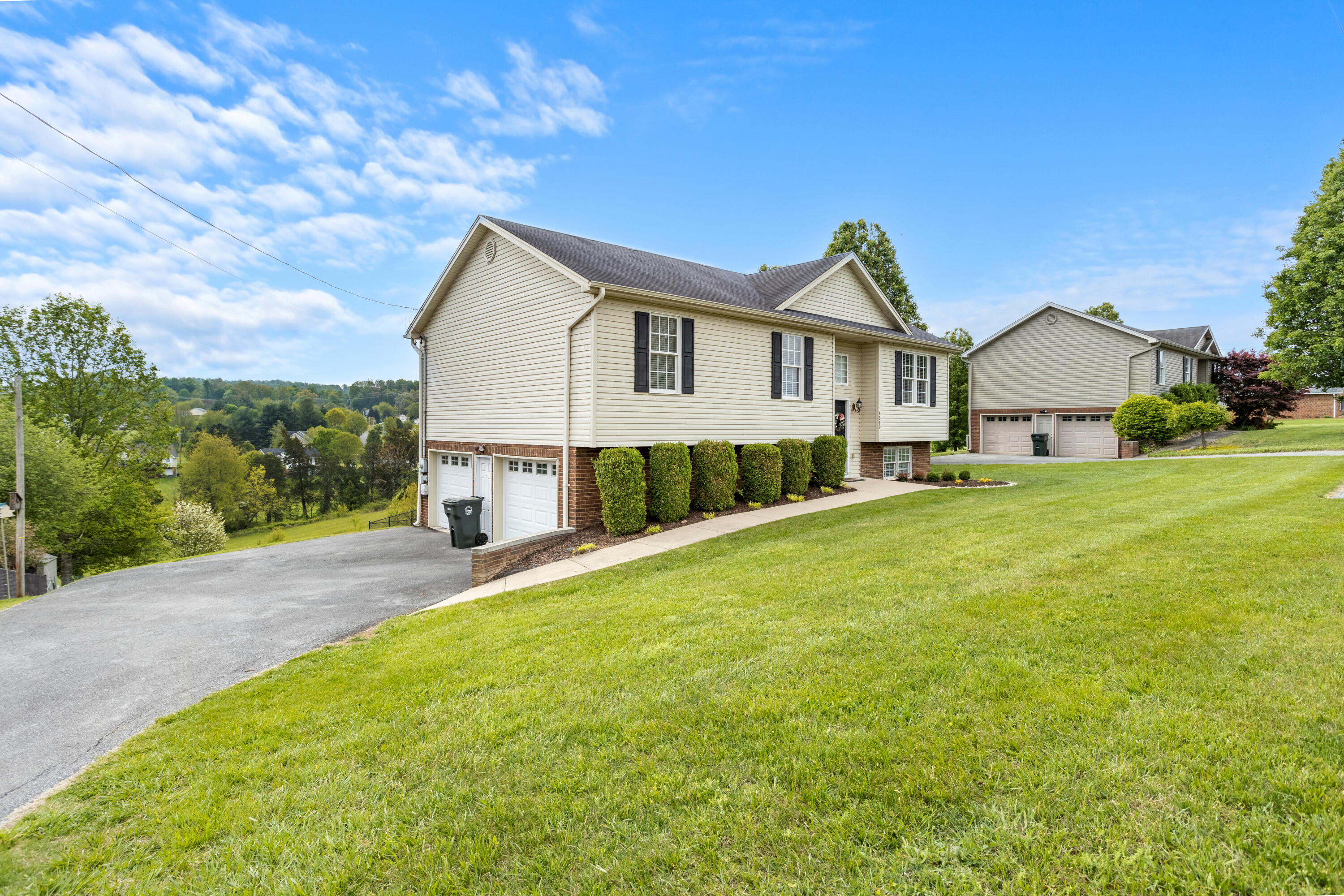 1018 Painter Road Jonesborough, TN 37659 - Photo 3 of 44 177A5082-HDR