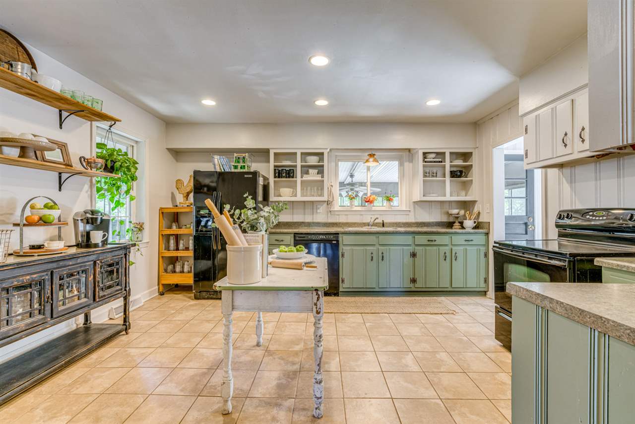 501 Fletcher Road Collierville, TN 38017 - Photo 8 of 25 Kitchen