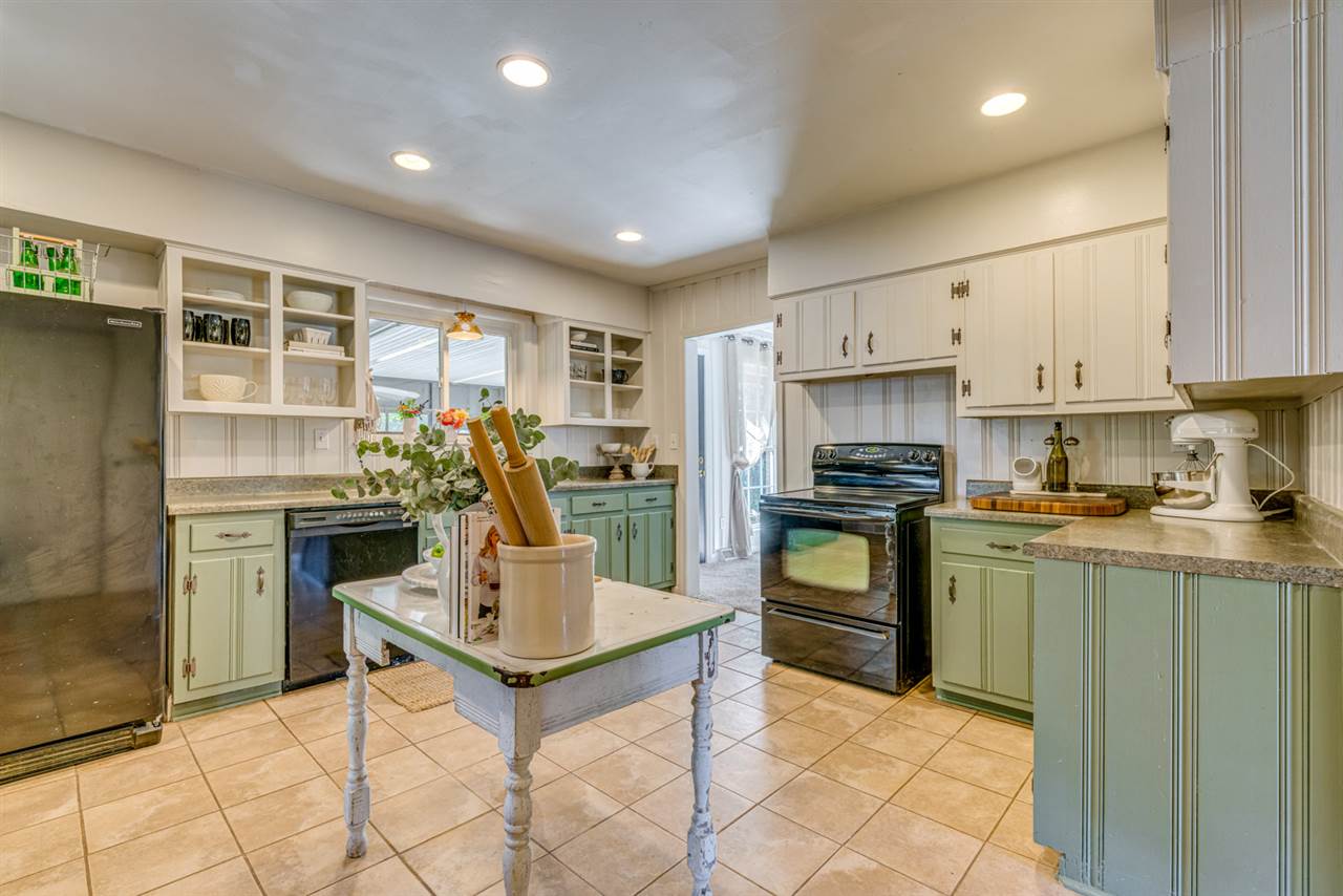 501 Fletcher Road Collierville, TN 38017 - Photo 9 of 25 Kitchen