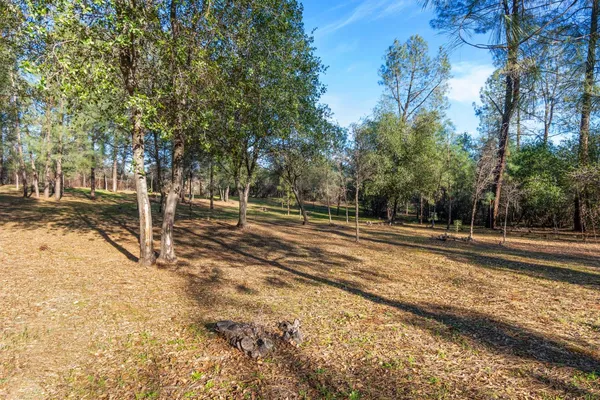 $399,000 | 22848 Elk Trail East, Redding, CA 96003