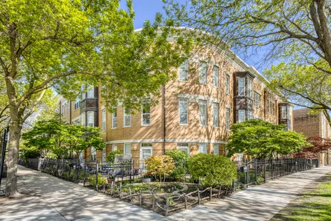 $624,900 | 2477 West Montrose Avenue, Chicago, IL 60618