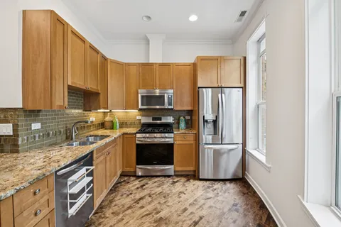 $624,900 | 2477 West Montrose Avenue, Chicago, IL 60618
