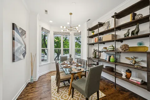 $624,900 | 2477 West Montrose Avenue, Chicago, IL 60618