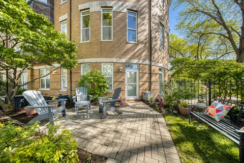 $624,900 | 2477 West Montrose Avenue, Chicago, IL 60618